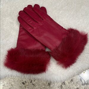 Nwot. Faux fur with leather gloves